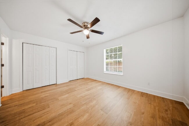 Building Photo - Beautifully Renovated 3BR/2BA Home with Fireplace, Fenced Yard & Garage in Timber Lake!