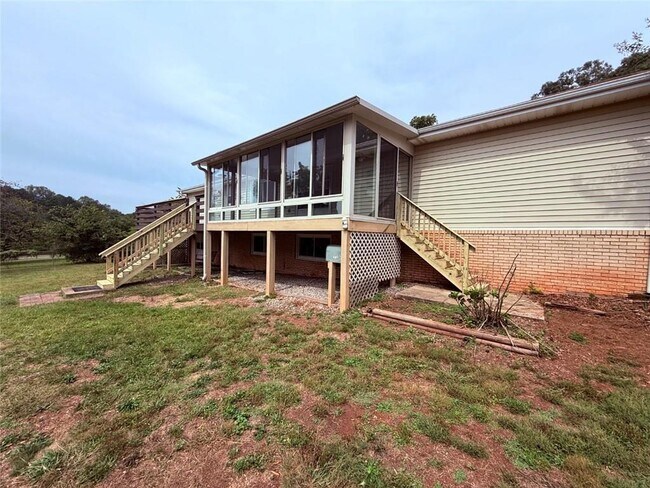 Building Photo - 1106 Lincoln Dr