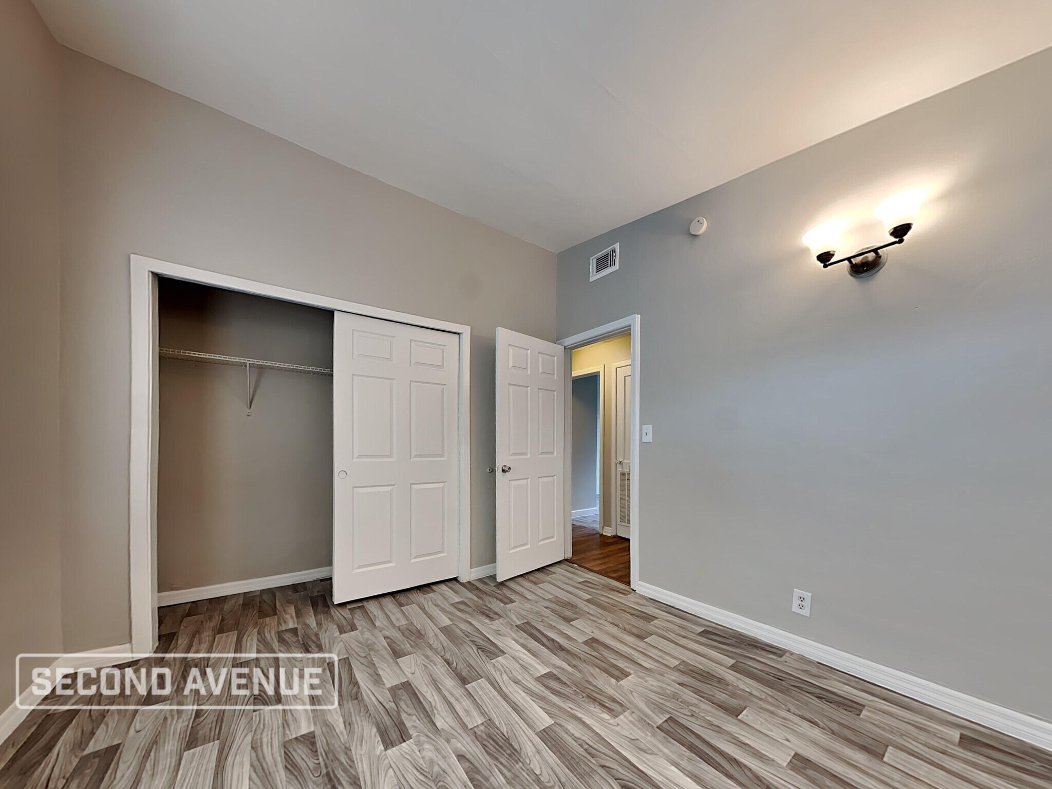 Building Photo - 3815 Rendale Dr N