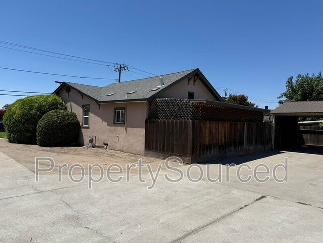 Building Photo - 208 N Acacia Ave