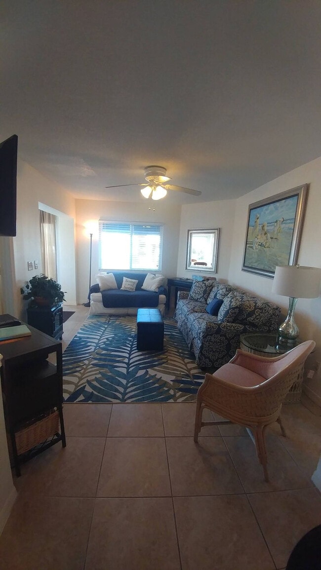 Building Photo - 8600 Ridgewood Ave