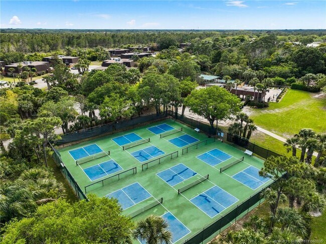Building Photo - 5616 SE Riverboat Dr