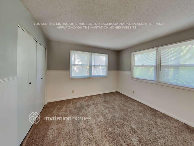 Building Photo - 400 N Sharon Amity Rd
