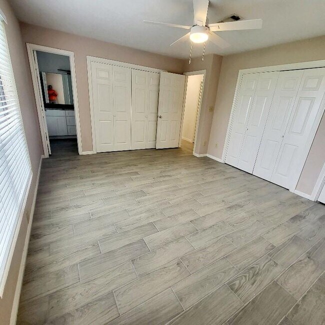 Building Photo - 16430 Clearwater Cir