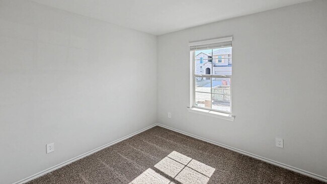 Building Photo - 3405 Tomahawk Dr