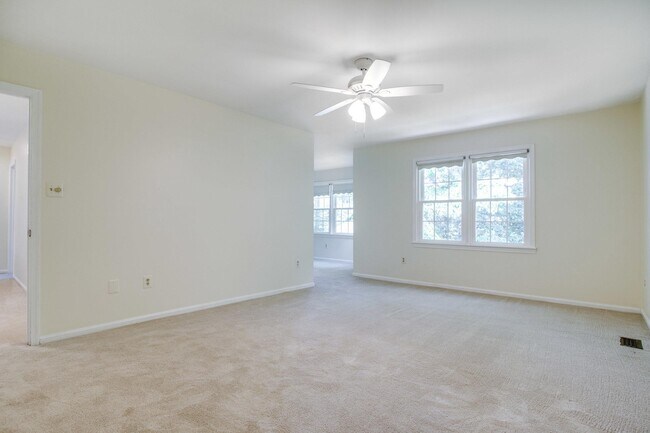 Building Photo - 1646 Montmorency Dr