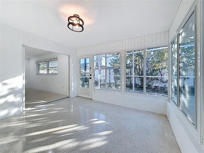 Building Photo - 2161 Edythe Dr