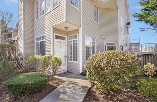 Building Photo - 89 Birchwood Rd