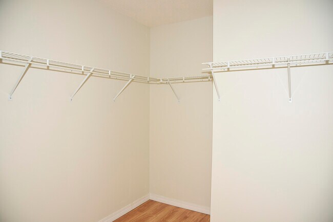 Building Photo - 311 Parkwood Pl