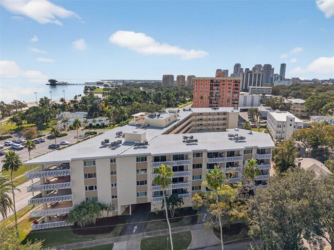 Building Photo - 1200 N Shore Dr NE