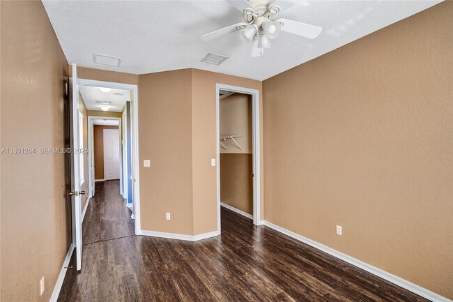 Building Photo - 2057 SE Avon Park Dr