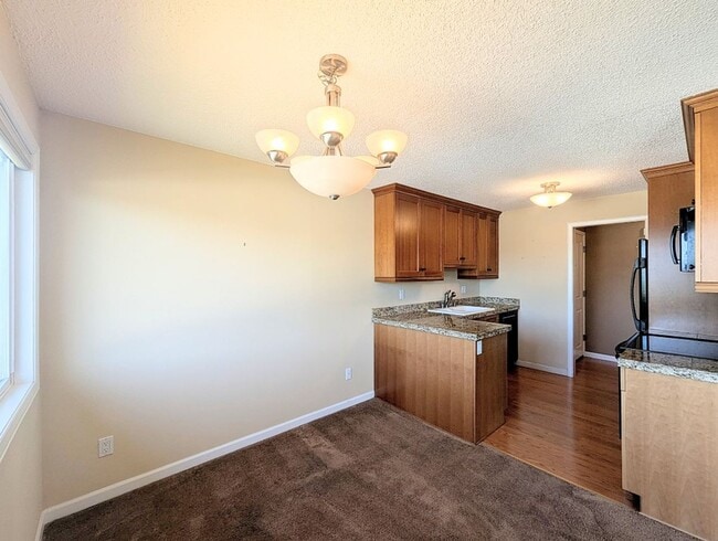 Building Photo - 2Bd/1Ba Edmonds Condo
