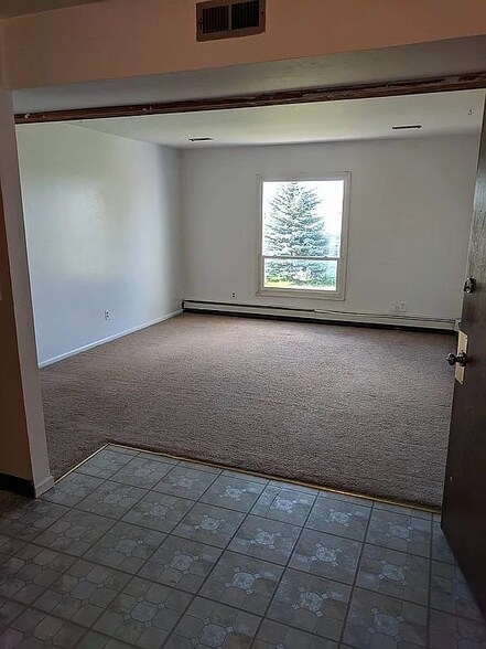 Building Photo - 321 2nd Ave NW