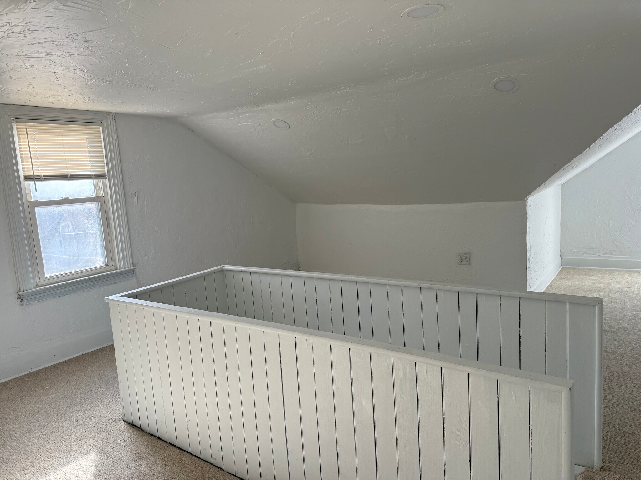 Building Photo - 226 W Sycamore St