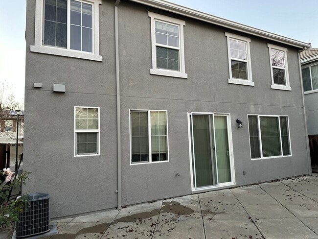 Building Photo - 2449 Milford Dr