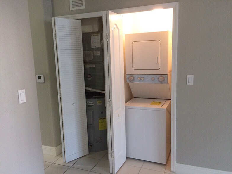 Building Photo - 1663 SE 29th St # 109