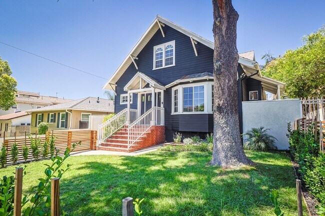 Building Photo - Chic Fully Renovated Luxury Home in the Burbank Hills!