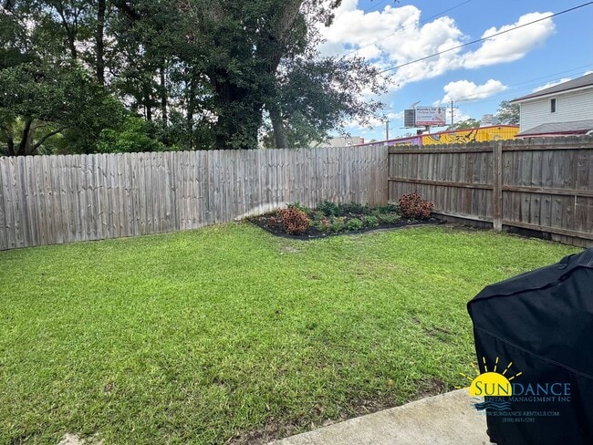 Building Photo - Beautiful 3BR/2.5BA Townhome inNiceville-Near Eglin AFB!