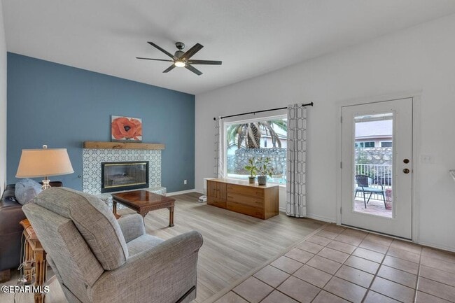 Building Photo - 1121 Regal Ridge Dr