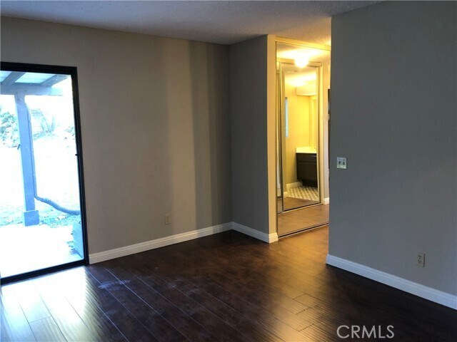 Building Photo - 303 E Dunbarton Pl