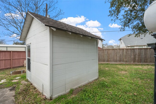 Building Photo - 1116 River Ct