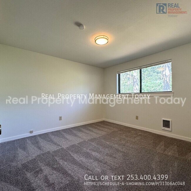 Building Photo - 8511-8513 116 St E