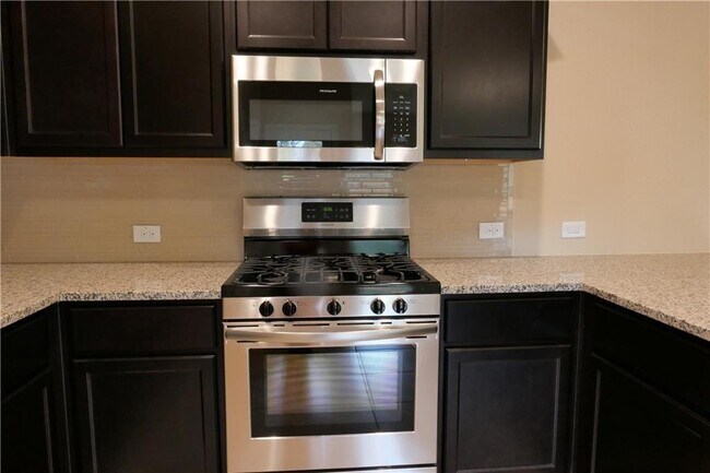 Building Photo - 6817 Ranchito Dr