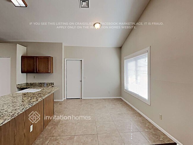Building Photo - 668 E Manor Dr