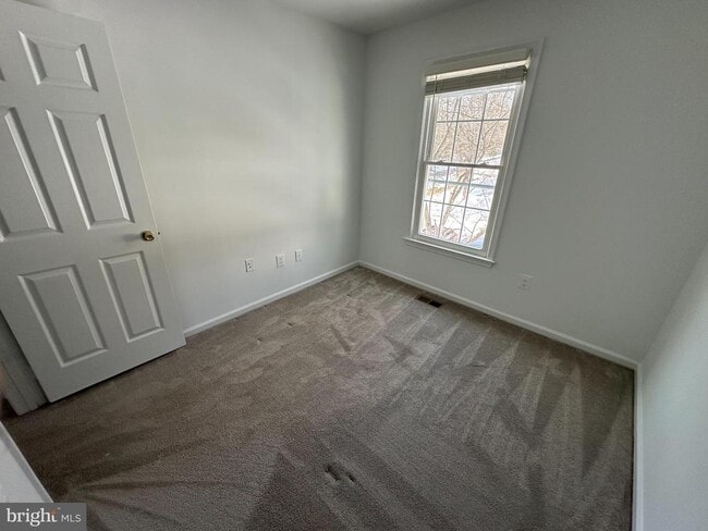 Building Photo - 4713 Columbia Rd