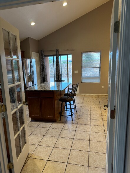 Building Photo - 128 Tierra Vista Dr
