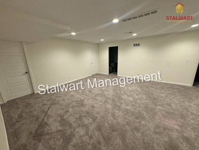 Building Photo - Maintenance free living in Blue Valley School district