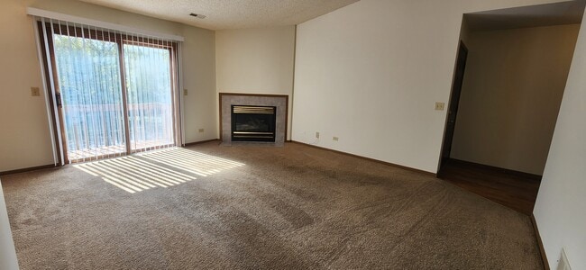 Building Photo - 280 WoodridgeUnit C
