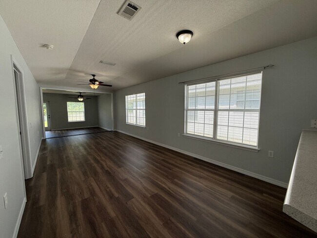 Building Photo - Pensacola - Springfield - 3 bedroom, 2 bathroom