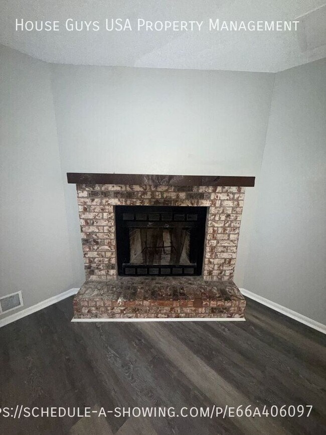 Building Photo - 212 NE Cedar Ct