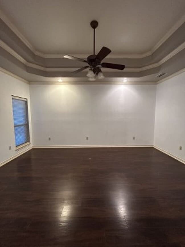 Building Photo - 617 Huntwick Ln