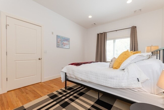 Building Photo - 769 Heath St