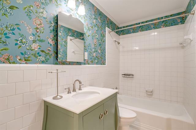 Building Photo - 4412 Calmont Ave