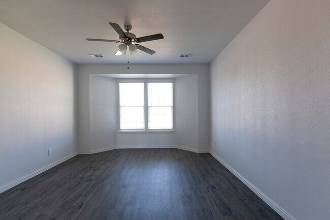 Building Photo - 10070 Spice Ln