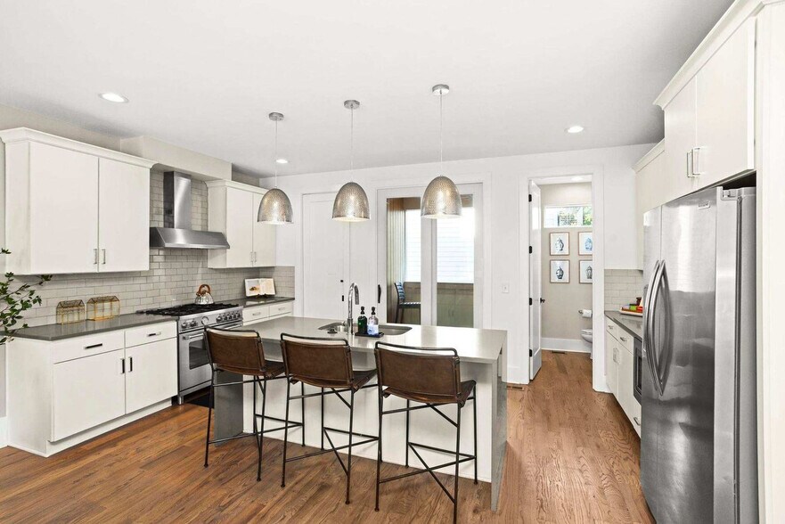 Building Photo - 1706 8th Ave S