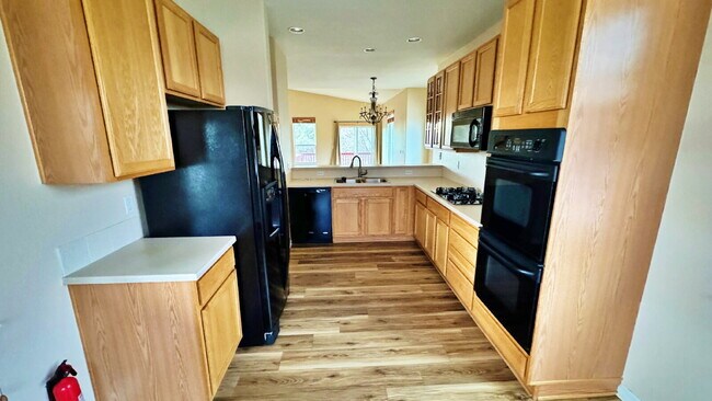 Building Photo - 663 Millet Cir