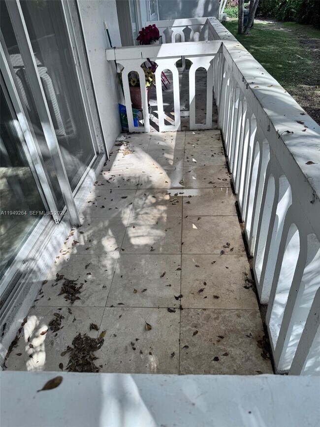 Building Photo - 100 Edgewater Dr