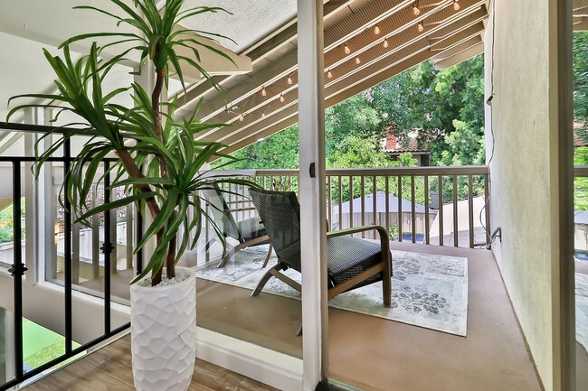 Building Photo - GORGEOUS REMODELED HOME WALKING DISTANCE T...