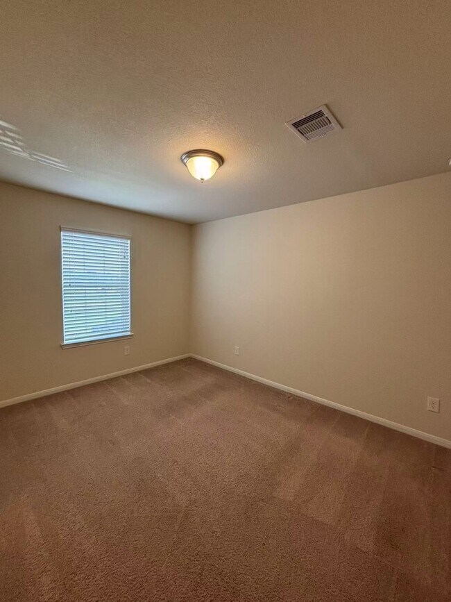 Building Photo - 14246 Dos Palos Dr