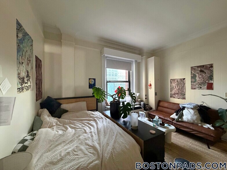 Building Photo - 62 Boylston St