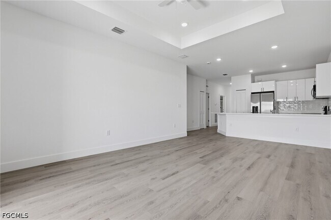 Building Photo - 723 Ivan Ave S