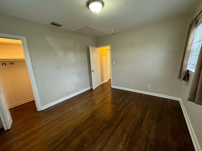 Building Photo - 1BR Apartment for Rent – Walk to Downtown Lake Worth, Beach & Golf