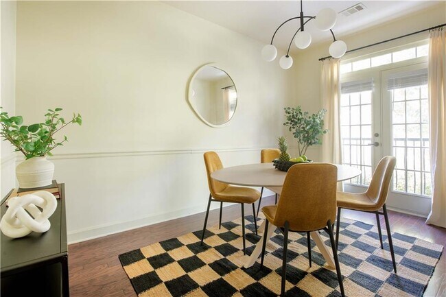 Building Photo - 1402 Markan Dr NE