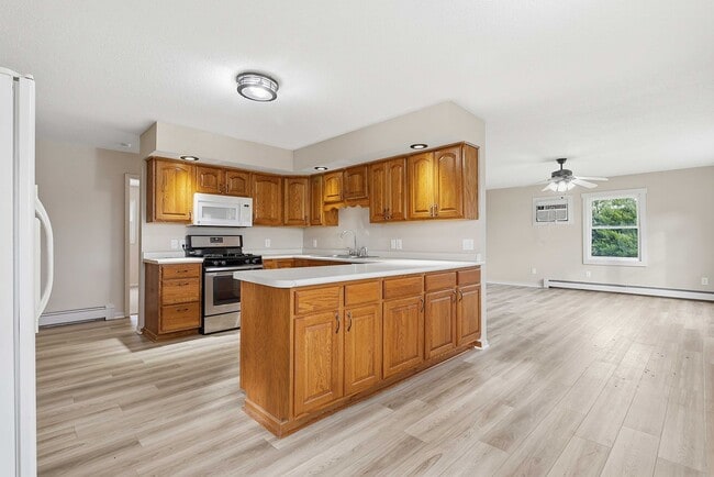 Building Photo - 1681 Mahogany St