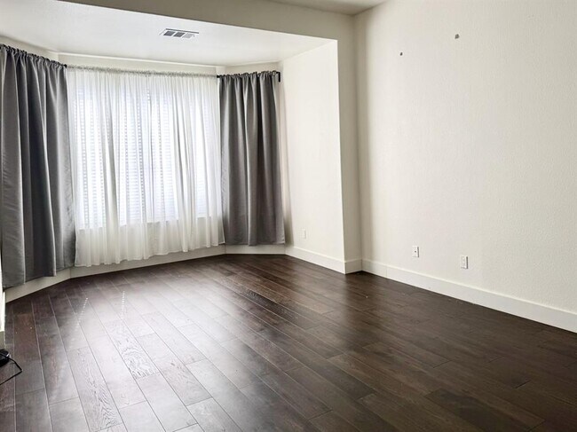 Building Photo - 16028 Dark Ln