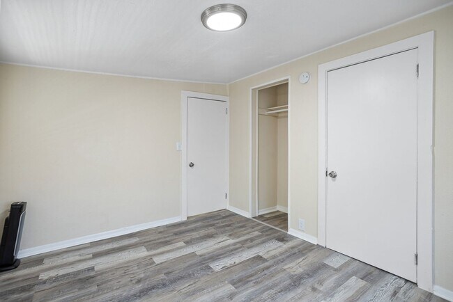 Building Photo - Won't Last! Apply NOW!  App fee REDUCED $25 ASAP $1795 3br/1bath CUTE House w/ HUGE YARD ** FREE ...